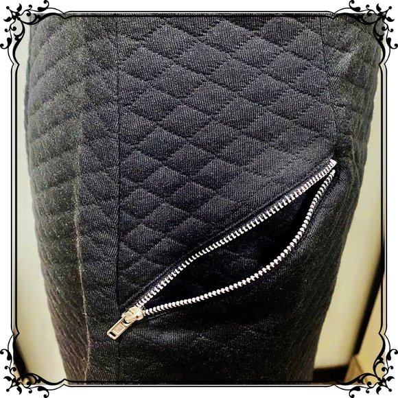 IN STYLE Black Quilted A-Line Mini Skirt - Size Jr. Med. / Great For Fall! - Picture 4 of 10